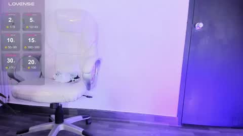 Snapshot of eriklein chatting on 09-20-25, 11:06 Eri  online show from 09-20-25, 11:06