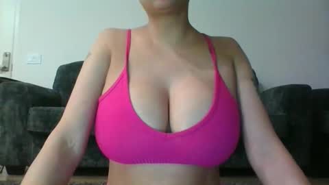 Snapshot of erin2025 chatting on 12-15-25, 05:01 erin2025 online show from 12-15-25, 05:01