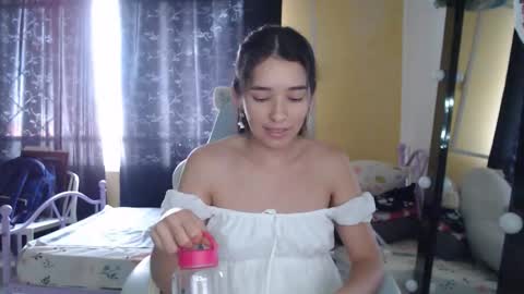 Snapshot of erina_1 chatting on 11-04-25, 04:28 erina_1 online show from 11-04-25, 04:28