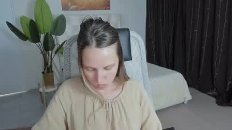 Snapshot of erinwise chatting on 07-28-26, 03:21 erinwise online show from 07-28-26, 03:21