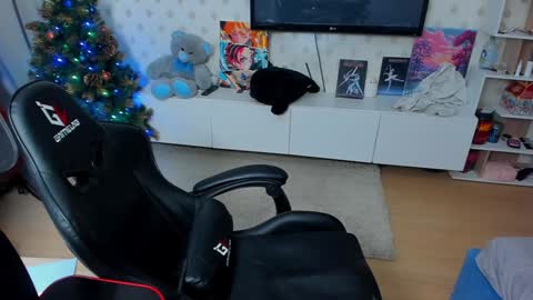 Max online show from 01-10-25, 01:21