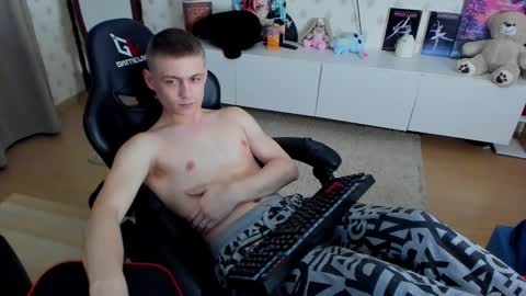 Max online show from 02-10-25, 01:57