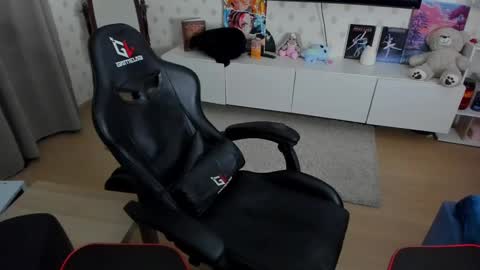 Max online show from 02-14-25, 04:58