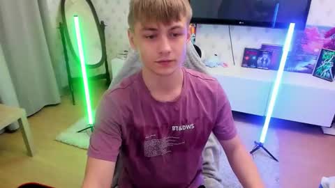 Max online show from 09-19-25, 12:45