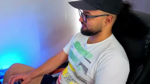 Snapshot of ernesto_rodriguez_82 chatting on 05-26-26, 04:25 ernesto rodriguez 82 online show from 05-26-26, 04:25