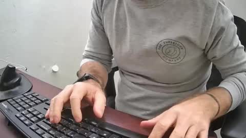 Snapshot of eroskatt chatting on 01-07-25, 06:45 Eroskatt online show from 01-07-25, 06:45