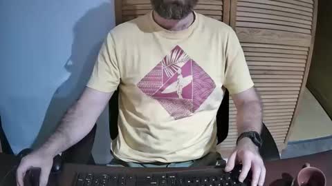 Snapshot of eroskatt chatting on 10-12-25, 01:04 Eroskatt online show from 10-12-25, 01:04