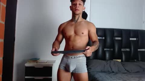 Snapshot of erosscott chatting on 10-22-25, 03:45 Eros online show from 10-22-25, 03:45