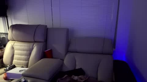 Snapshot of erotica_angel chatting on 09-10-25, 01:49 Nikki Erotica online show from 09-10-25, 01:49