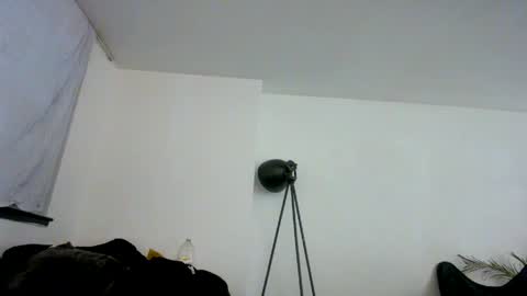 Snapshot of erotica_angel chatting on 05-11-26, 05:02 Nikki Erotica online show from 05-11-26, 05:02