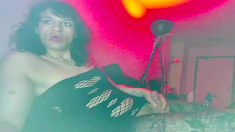 Snapshot of erotica_angel chatting on 05-22-26, 09:15 Nikki Erotica online show from 05-22-26, 09:15