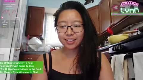 Lynn   online show from 10-23-25, 07:12