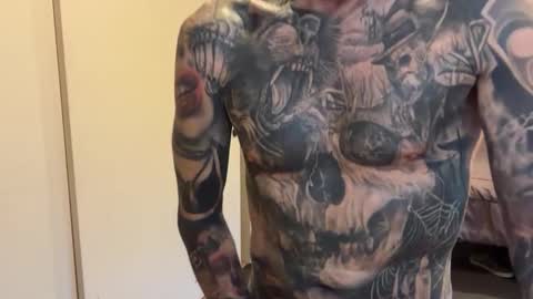 Snapshot of eroticcloseups chatting on 09-17-25, 06:20 Erotic CloseUps online show from 09-17-25, 06:20