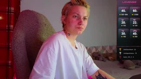 Snapshot of esajukyy chatting on 02-15-25, 01:38 esajukyy online show from 02-15-25, 01:38