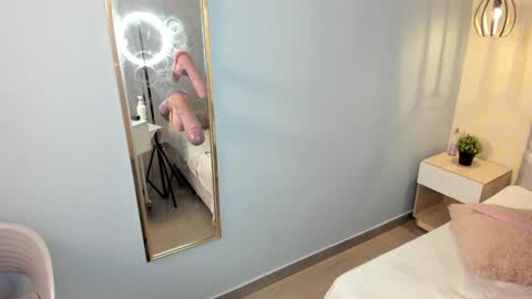 Escarlet online show from 02-26-25, 01:11