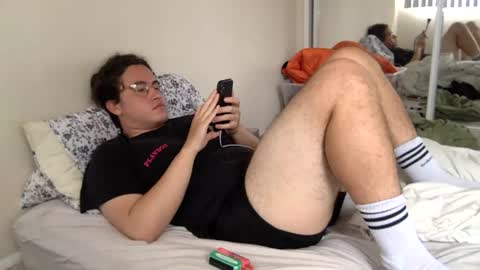 esiiiiiiiiis online show from 06-16-26, 04:53