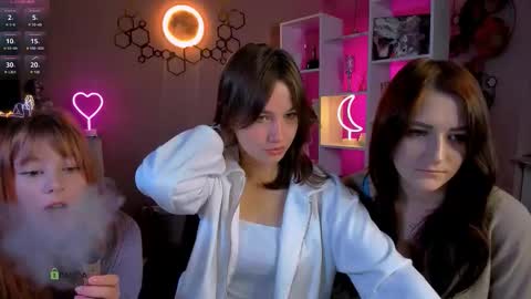 Snapshot of esma_shine chatting on 09-15-25, 07:36 esma_shine online show from 09-15-25, 07:36