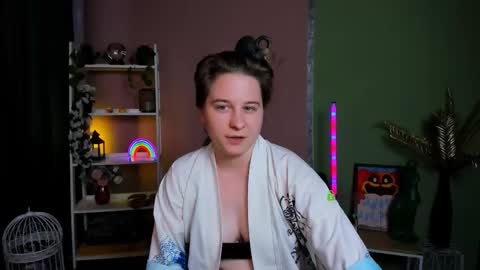 Snapshot of esma_shine chatting on 10-19-25, 07:42 esma_shine online show from 10-19-25, 07:42