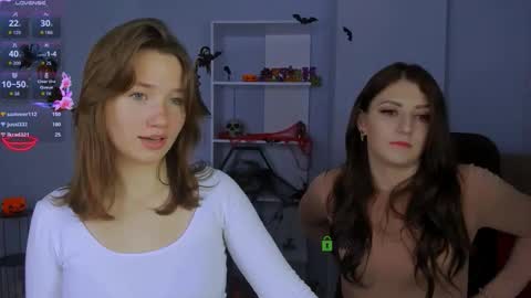 Snapshot of esma_shine chatting on 10-19-25, 07:47 esma_shine online show from 10-19-25, 07:47