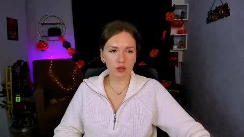 Snapshot of esma_shine chatting on 10-23-25, 07:40 esma_shine online show from 10-23-25, 07:40