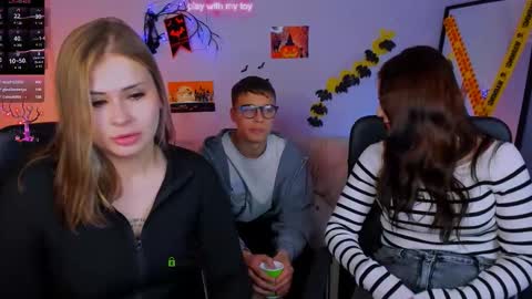 Snapshot of esma_shine chatting on 10-26-25, 08:15 esma_shine online show from 10-26-25, 08:15