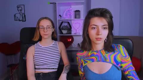 Snapshot of esma_shine chatting on 11-12-25, 01:11 esma_shine online show from 11-12-25, 01:11