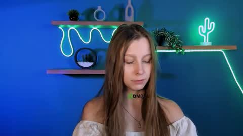 esme_moore_ online show from 10-09-25, 08:45