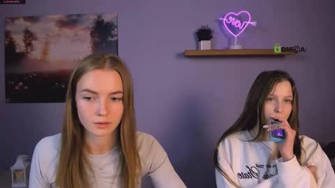 esme_moore_ online show from 11-13-25, 10:03