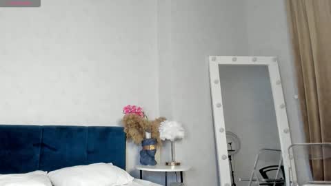 Esme Runn online show from 11-09-25, 03:27