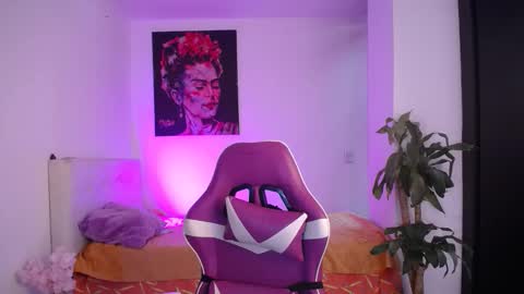 Esmeralda online show from 01-18-26, 04:00