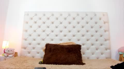 esmeralda  online show from 04-18-26, 07:58