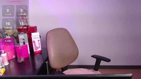 Snapshot of esmeralda_bk chatting on 12-18-25, 10:27 esmeralda_bk online show from 12-18-25, 10:27