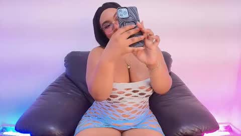 esmeralda online show from 11-11-25, 09:09