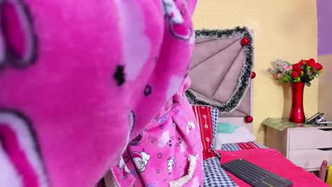 Snapshot of esmeralda_oikos chatting on 12-13-25, 09:09 Esmeralda .INDEPENDENT MODEL online Monday to Saturday 3 pm Chicago online show from 12-13-25, 09:09