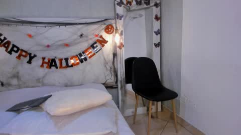 esmeraldanyx online show from 10-28-25, 10:23