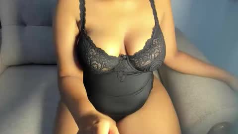 Esme online show from 11-02-25, 11:07