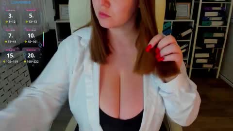 Snapshot of essensual_ chatting on 09-11-25, 01:28 Ava online show from 09-11-25, 01:28