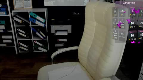 Ava online show from 12-05-25, 01:58