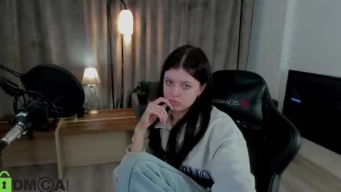 esteria online show from 12-12-24, 04:04