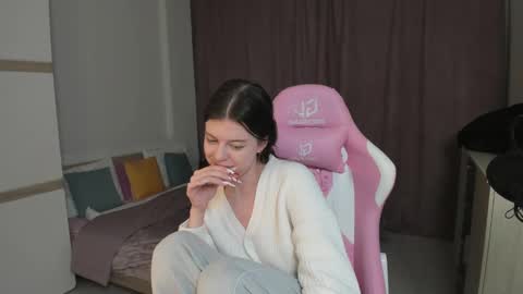 esteria online show from 12-31-24, 02:51