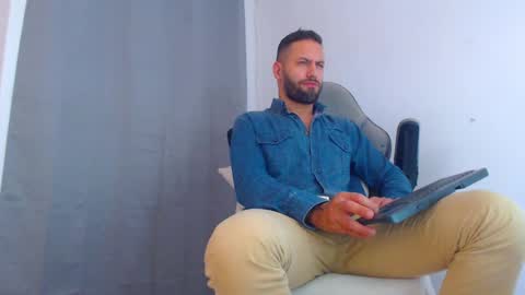 Snapshot of esteban7984068 chatting on 12-06-24, 12:23 esteban online show from 12-06-24, 12:23