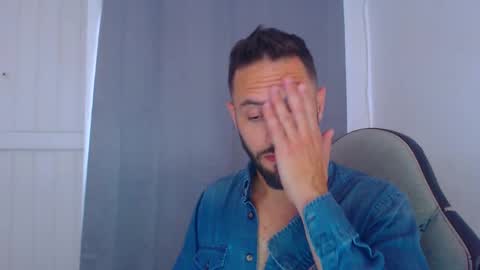 Snapshot of esteban7984068 chatting on 12-19-24, 10:00 esteban online show from 12-19-24, 10:00