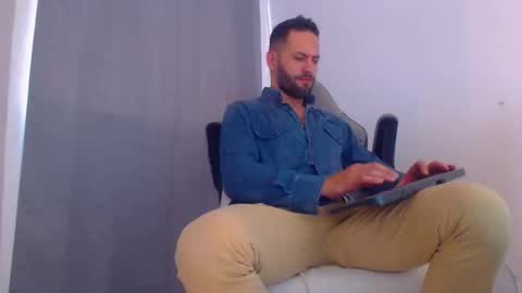 Snapshot of esteban7984068 chatting on 12-26-24, 05:51 esteban online show from 12-26-24, 05:51