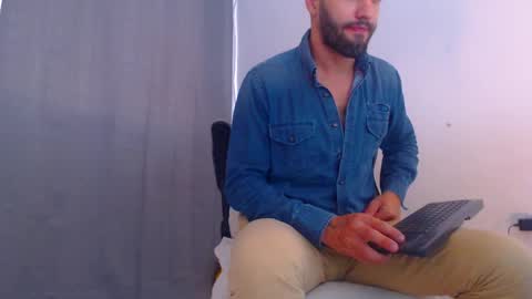 Snapshot of esteban7984068 chatting on 12-28-24, 06:40 esteban online show from 12-28-24, 06:40