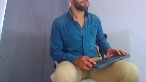 Snapshot of esteban7984068 chatting on 01-11-25, 09:04 esteban online show from 01-11-25, 09:04