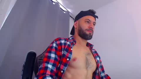 Snapshot of esteban7984068 chatting on 02-19-25, 07:05 esteban online show from 02-19-25, 07:05