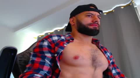 Snapshot of esteban7984068 chatting on 11-06-25, 01:45 esteban online show from 11-06-25, 01:45