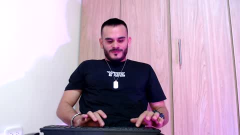 Esteban Fernandez online show from 01-26-25, 04:20