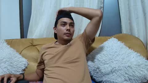 Esteban online show from 10-05-25, 01:59