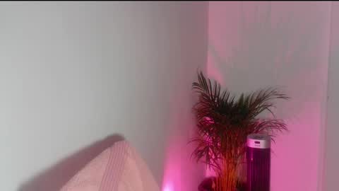 Snapshot of estefa1 chatting on 12-13-25, 07:53 estefa1 online show from 12-13-25, 07:53